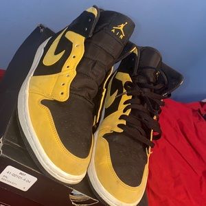 Jordan 1 university gold and white